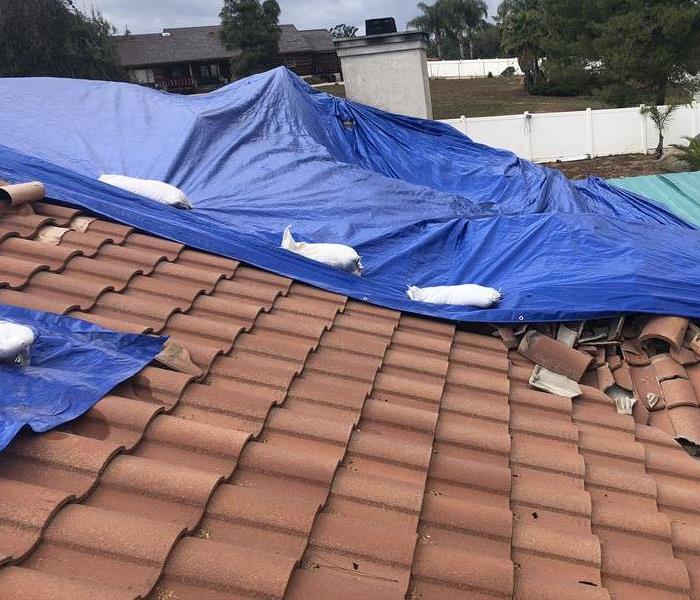 SERVPRO of Santee Lakeside repairs roof damaged by fire. Tarps prevent water from entering the home during construction