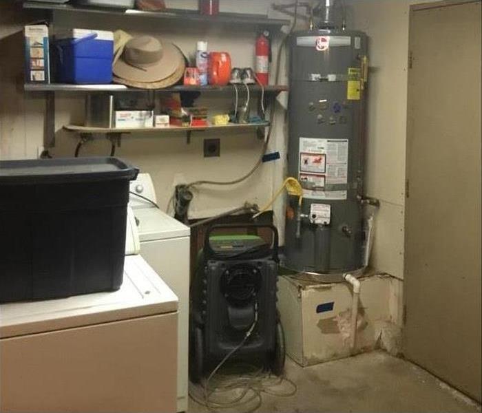 San Diego home has hot water heater leak and calls SERVPRO of Santee/Lakeside late at night 24/7 emergency service
