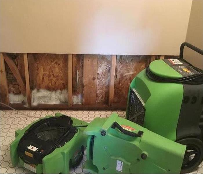 SERVPRO team uses water dehydration fans to dry water-damaged drywall in San Diego home.